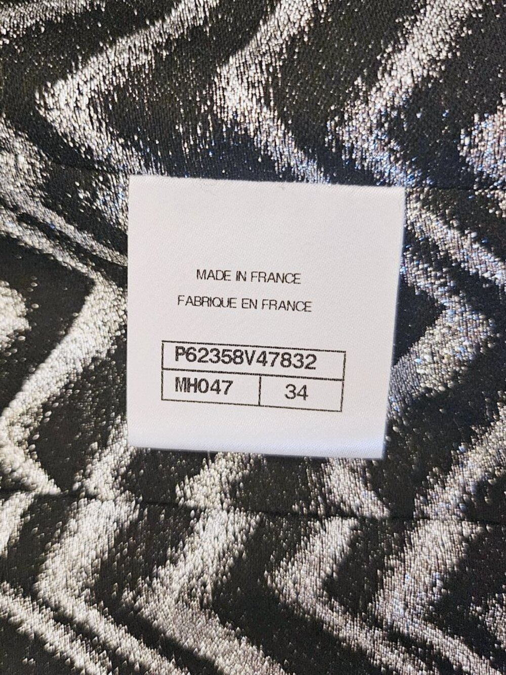CHANEL 19K Fall-Winter 2019 Houndstooth Shimmer Tweed Jacket, FR 34, US 2 - Picture 13 of 16